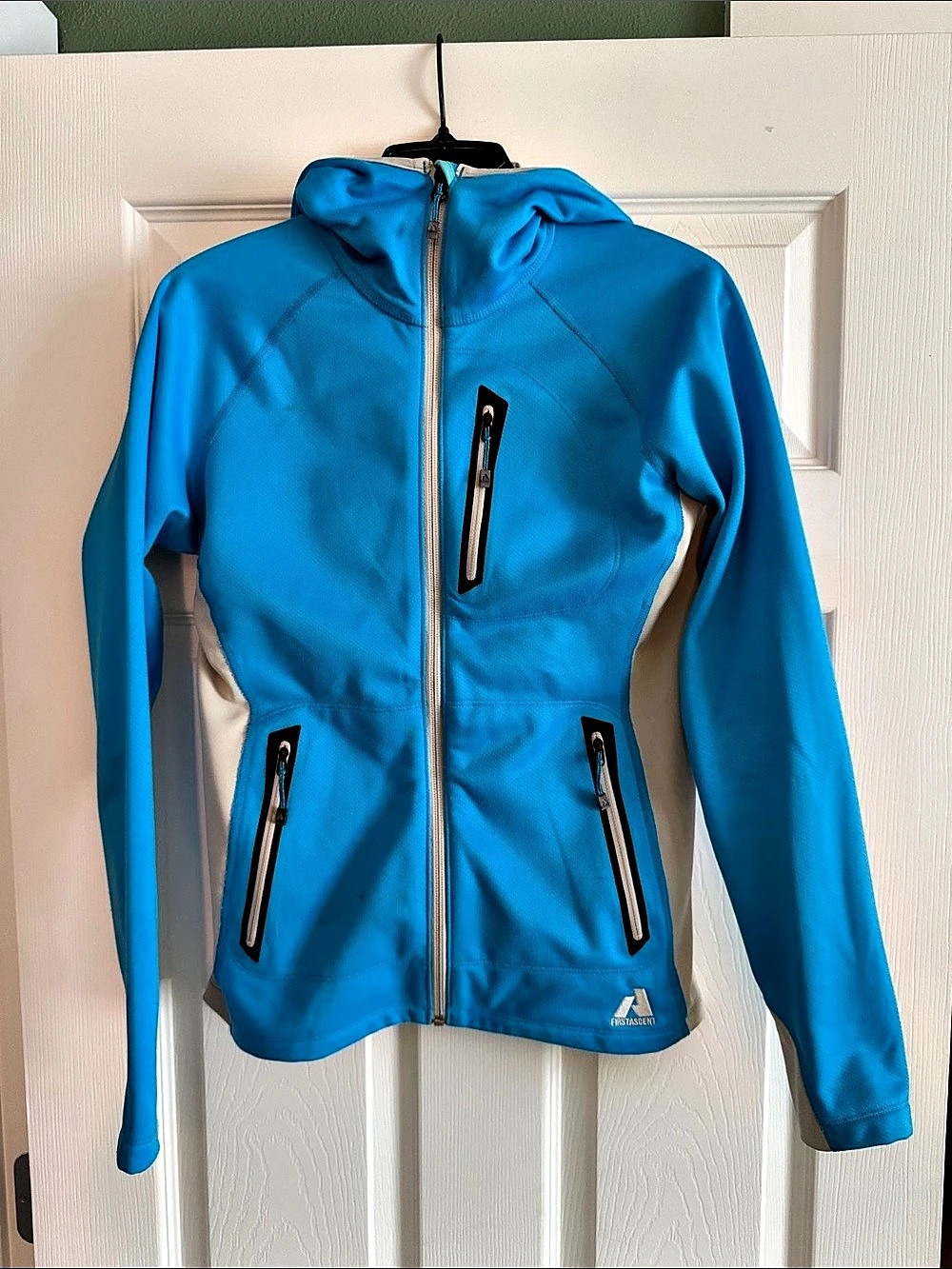 Eddie Bauer First Ascent Women's Blue Hooded Lightweight Jacket